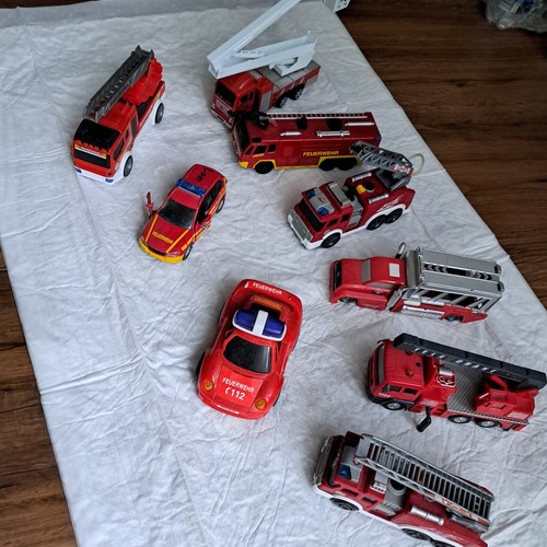 Neun verschiedene feuerwehr - neun,